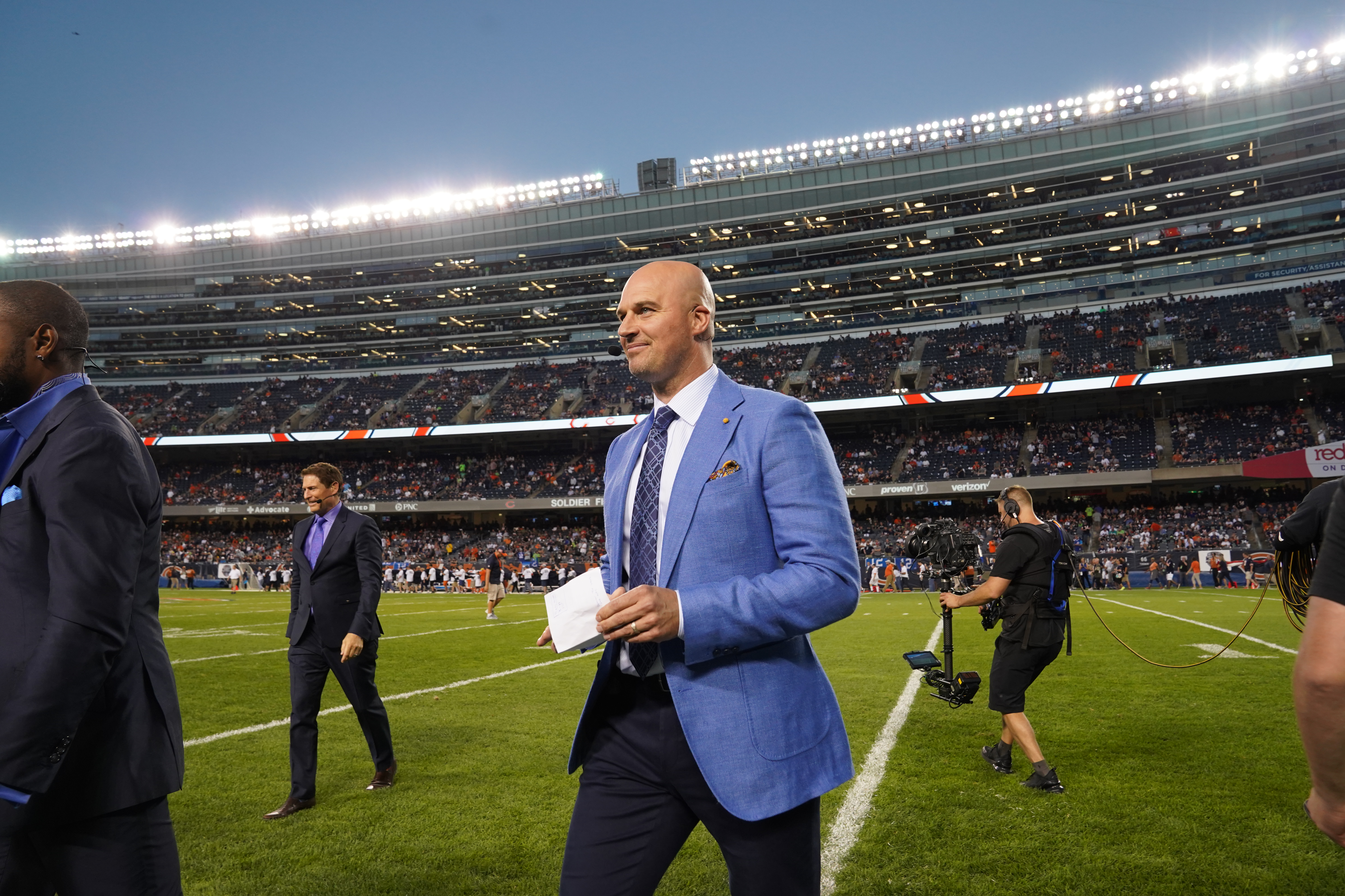 Matt Hasselbeck Wins back Old Jersey Number Thanks to Half-Court Shot  (Video)