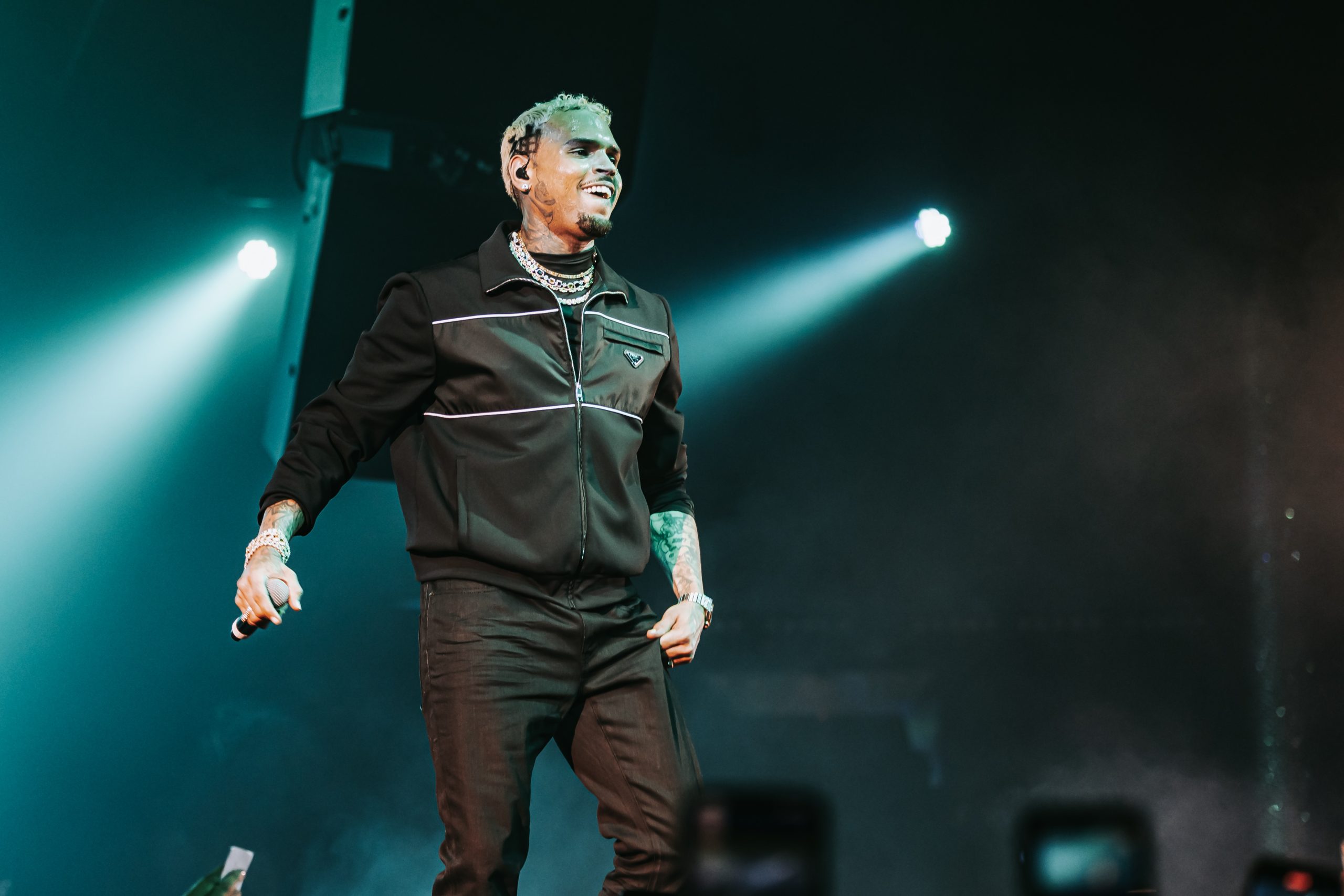 Chris Brown Brings in 2023 with Live NYE Performance at Drai’s